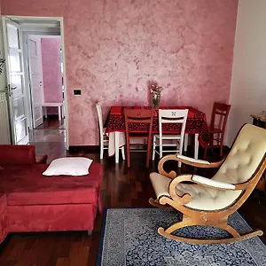  Bed & Breakfast Smiling